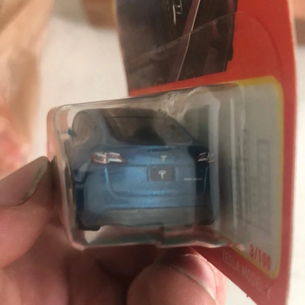 Tesla Model Y blue - Picture 5 of 7